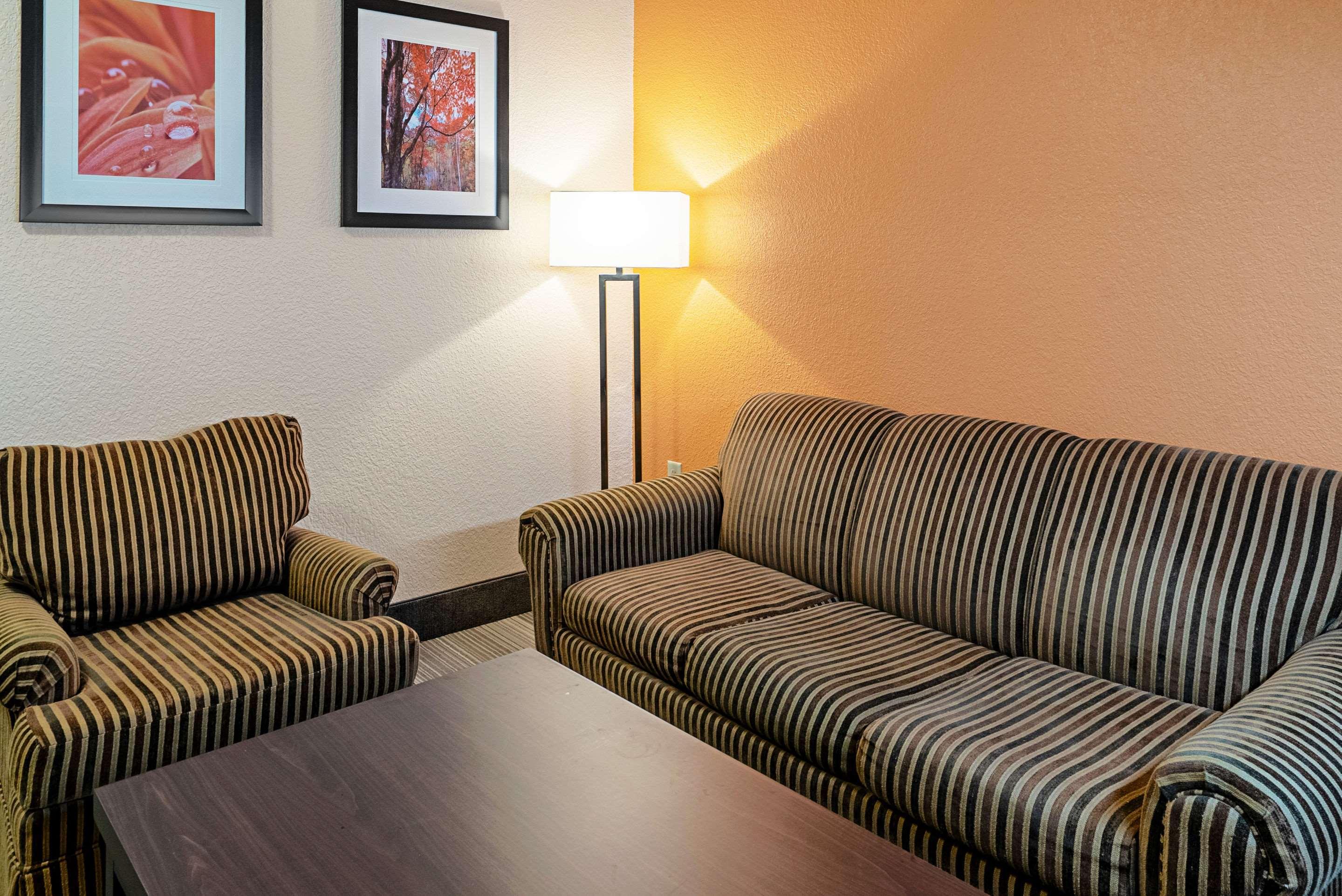 Quality Inn & Suites Robbinsville Exteriör bild