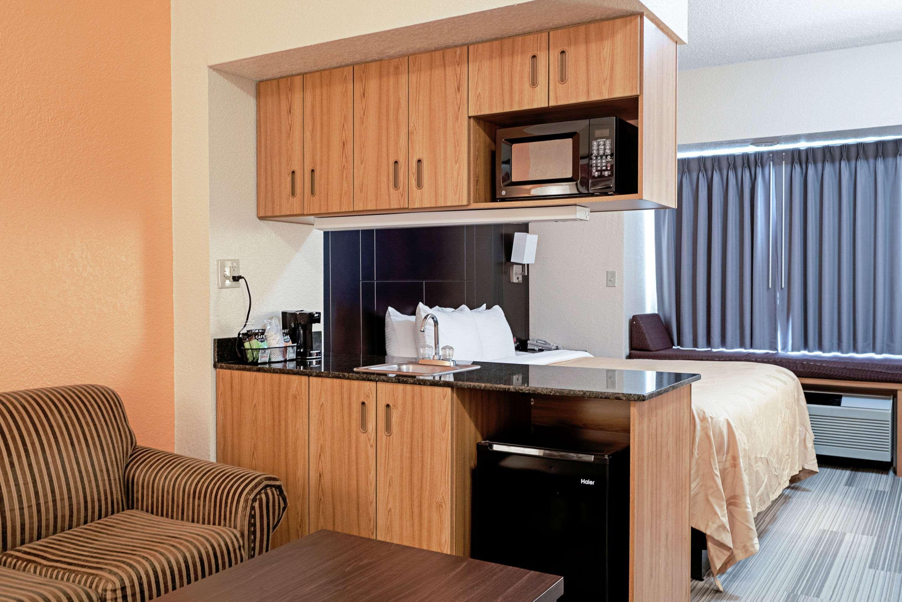 Quality Inn & Suites Robbinsville Exteriör bild