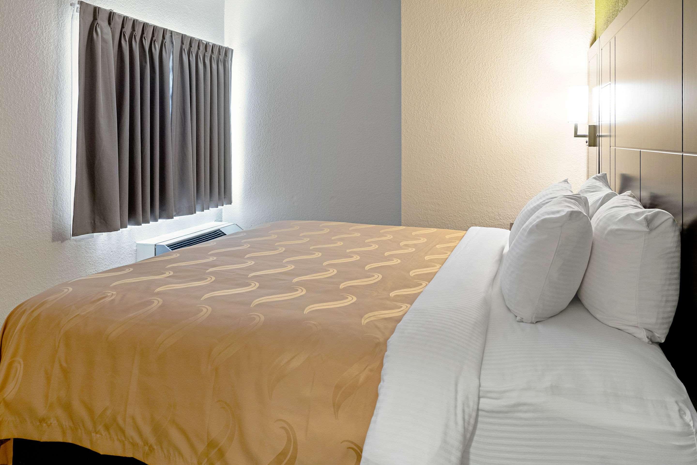 Quality Inn & Suites Robbinsville Exteriör bild