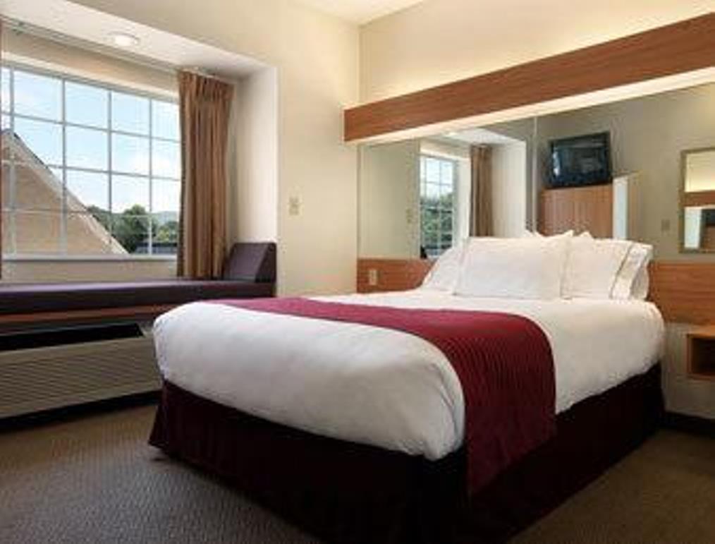 Quality Inn & Suites Robbinsville Exteriör bild