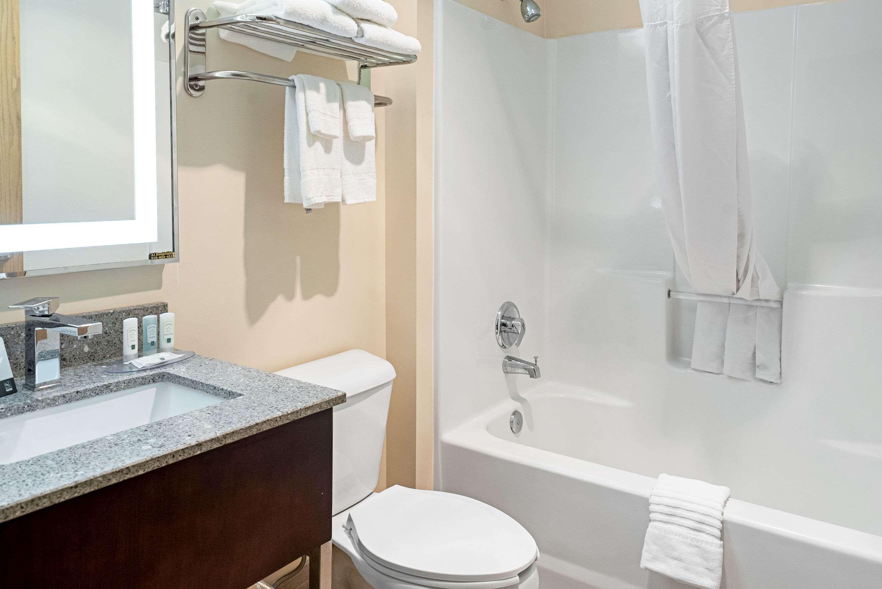Quality Inn & Suites Robbinsville Exteriör bild