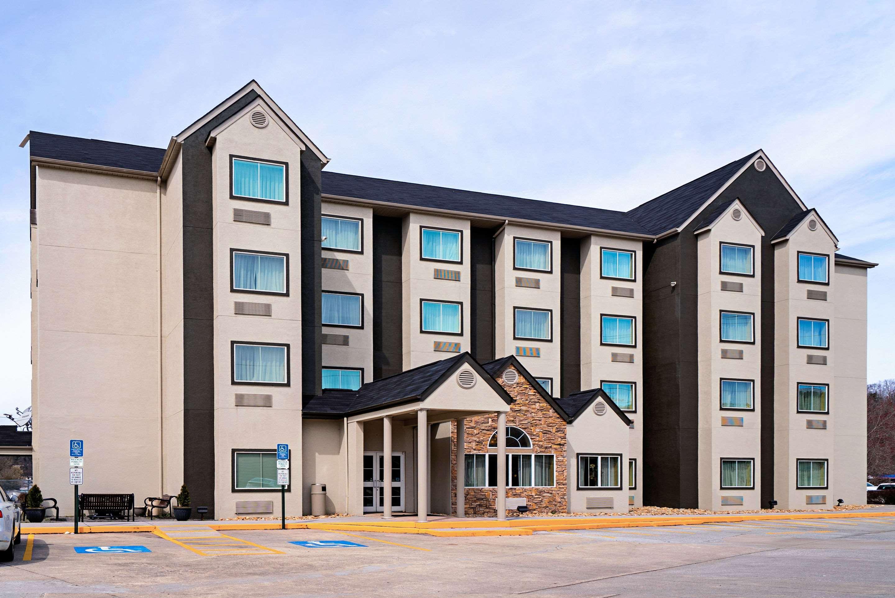 Quality Inn & Suites Robbinsville Exteriör bild
