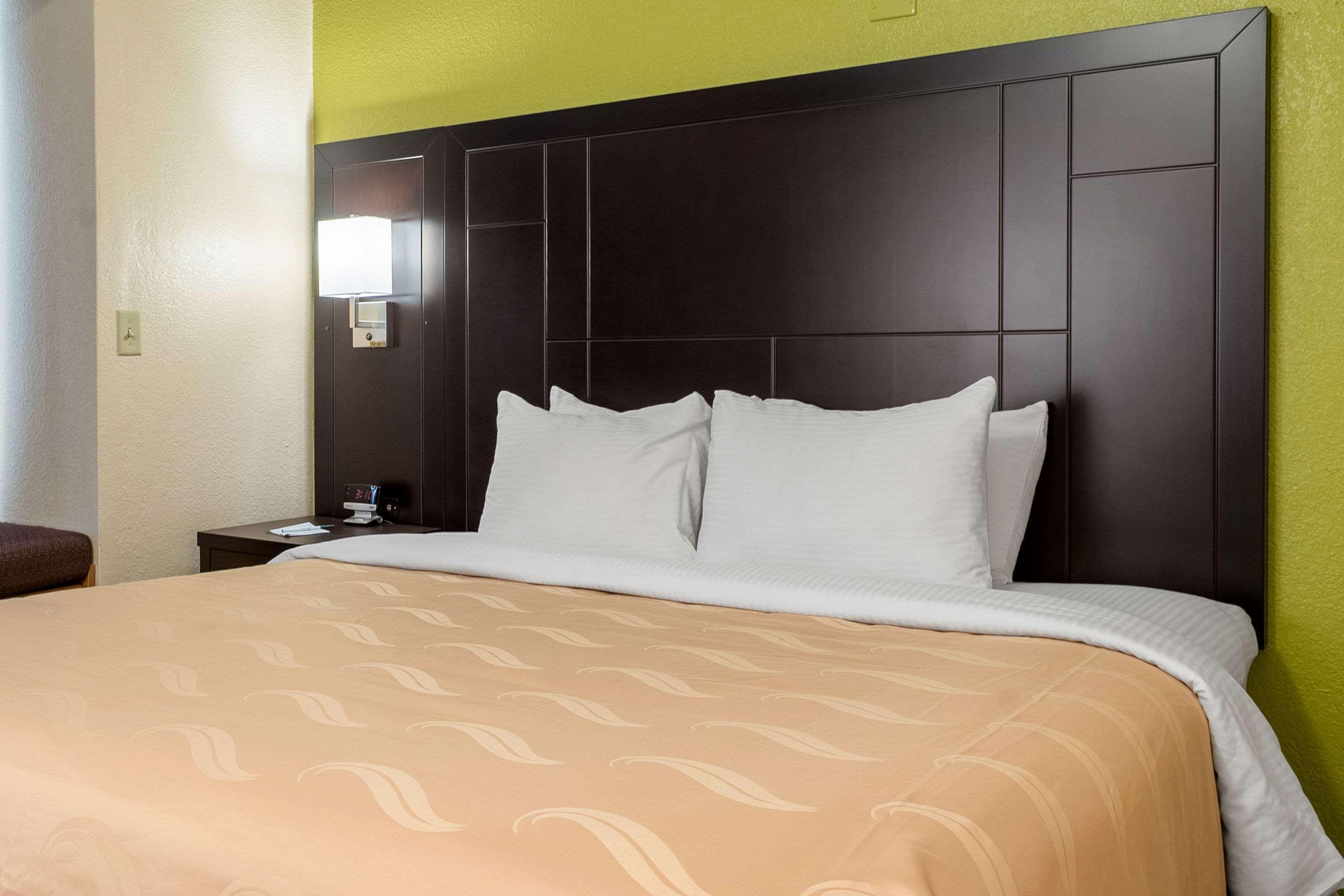 Quality Inn & Suites Robbinsville Exteriör bild