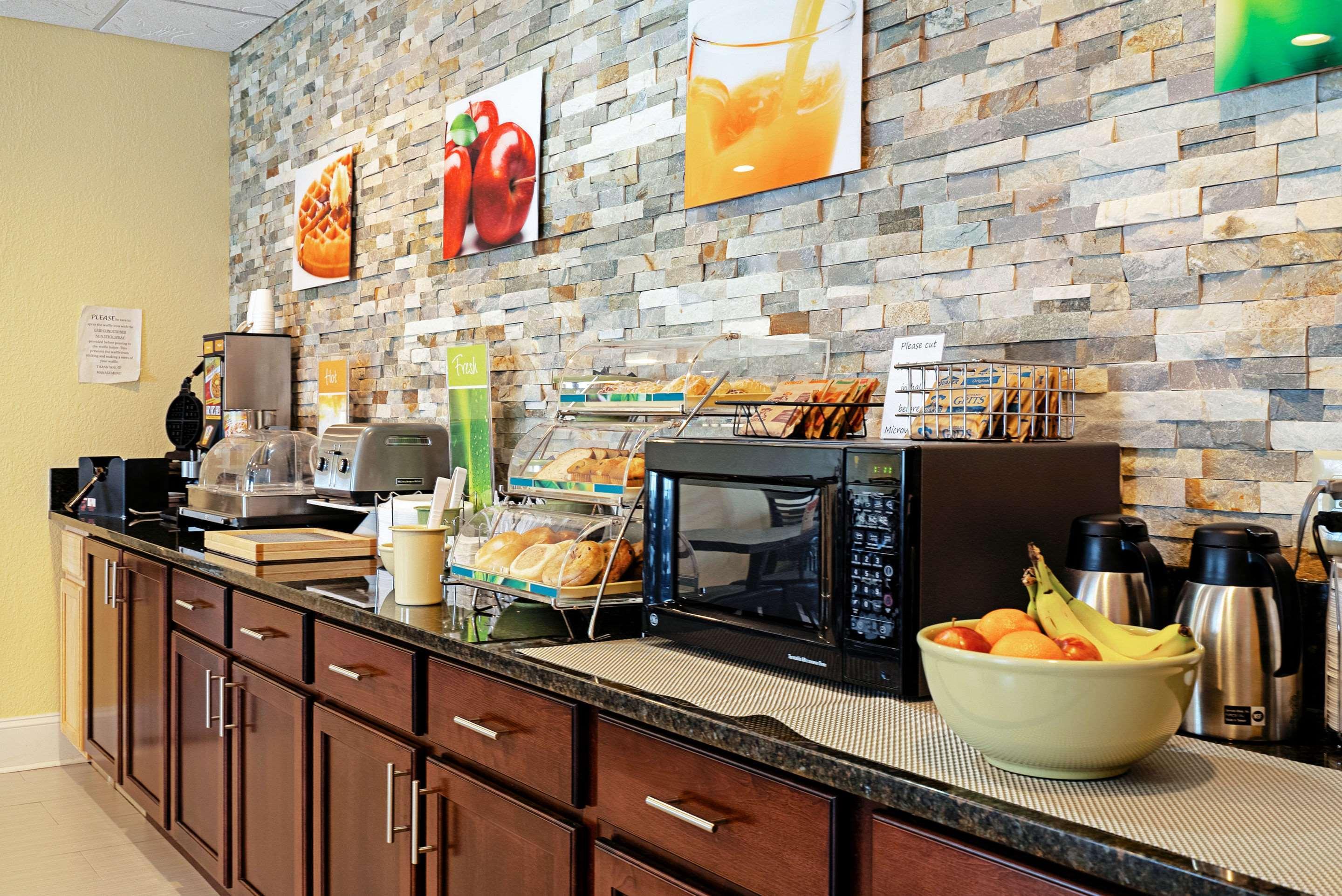 Quality Inn & Suites Robbinsville Exteriör bild