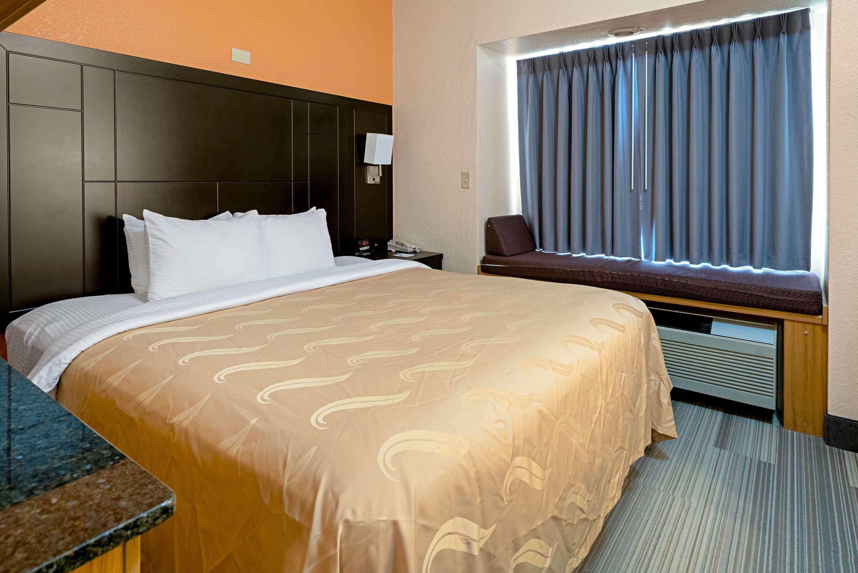Quality Inn & Suites Robbinsville Exteriör bild
