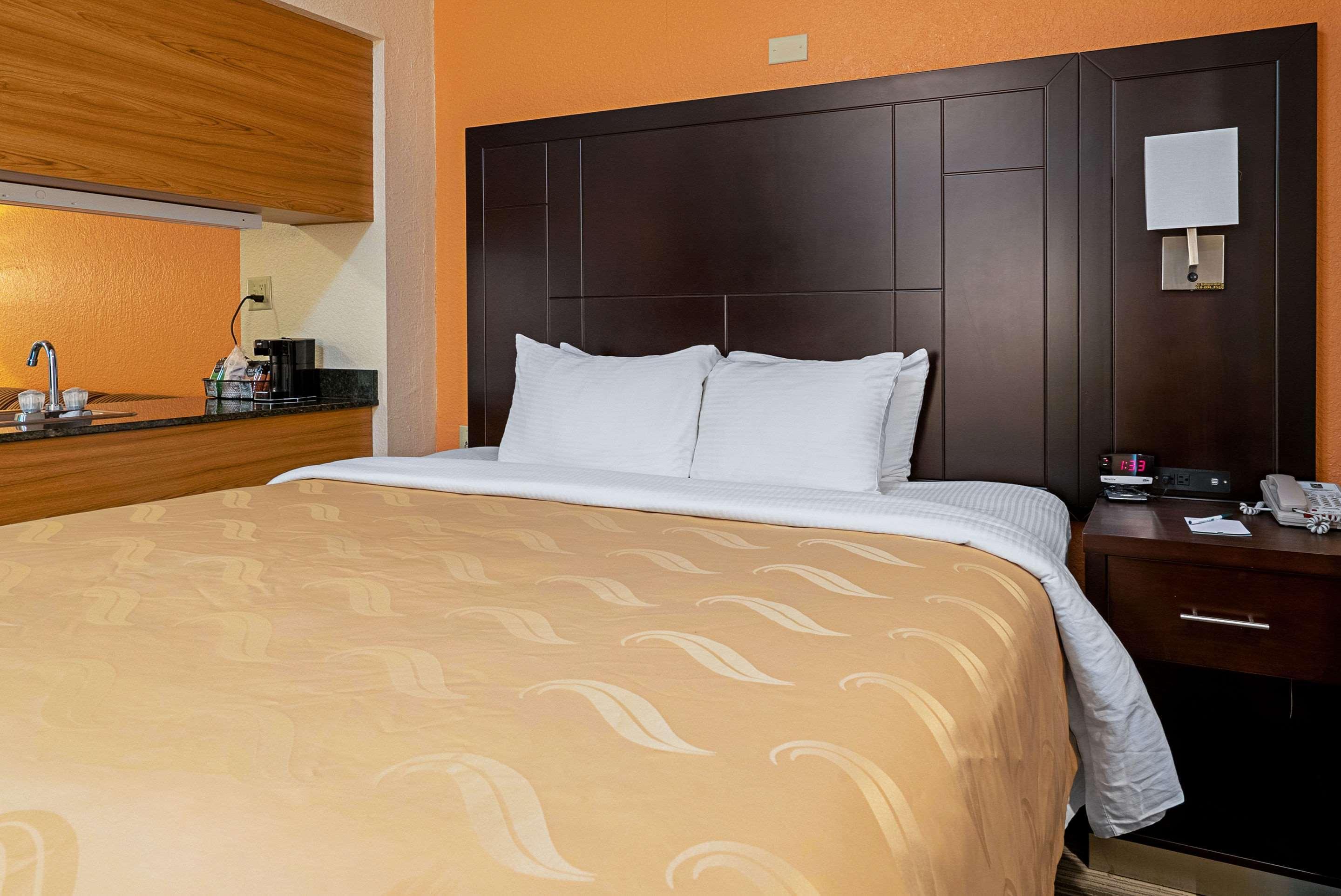 Quality Inn & Suites Robbinsville Exteriör bild