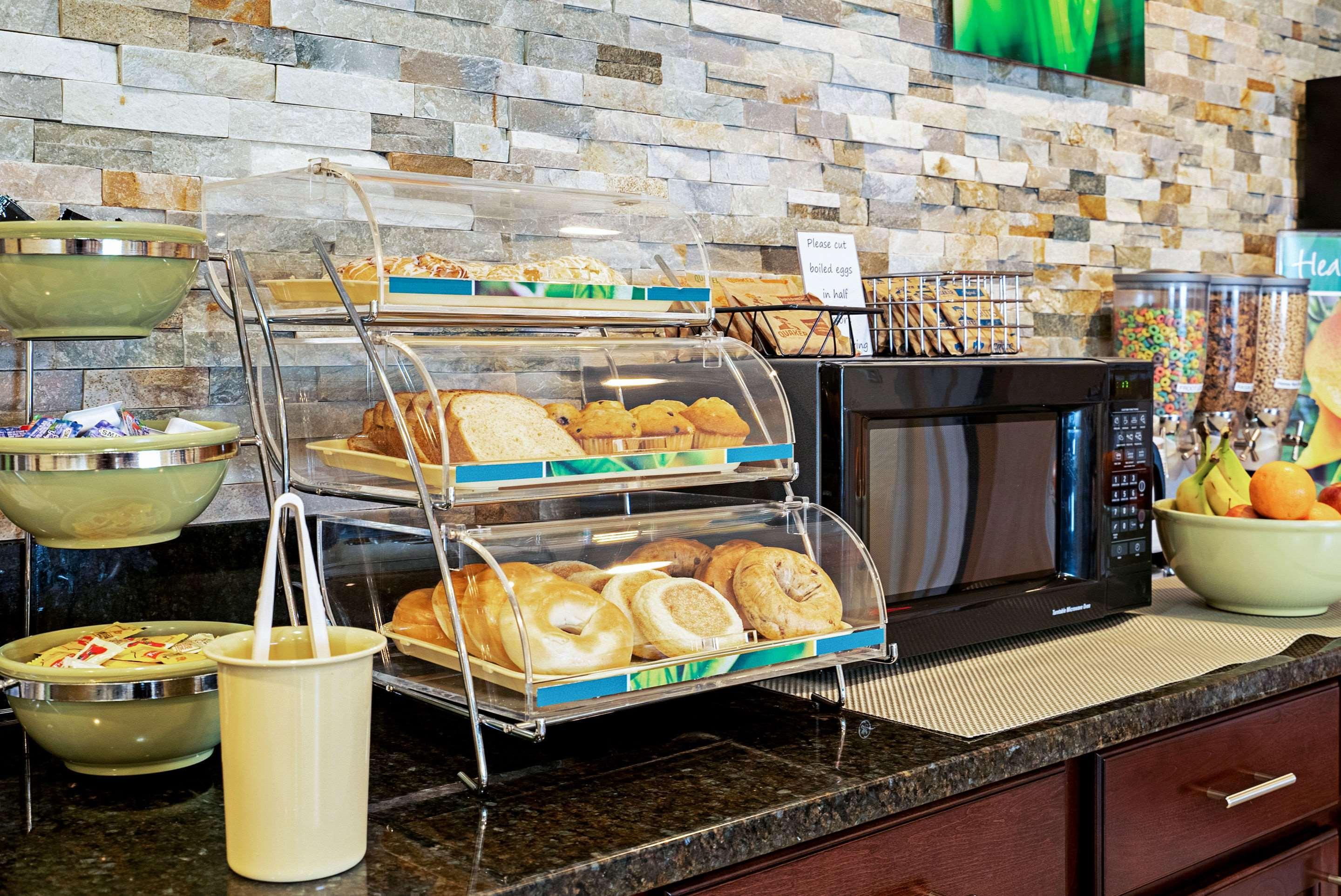 Quality Inn & Suites Robbinsville Exteriör bild