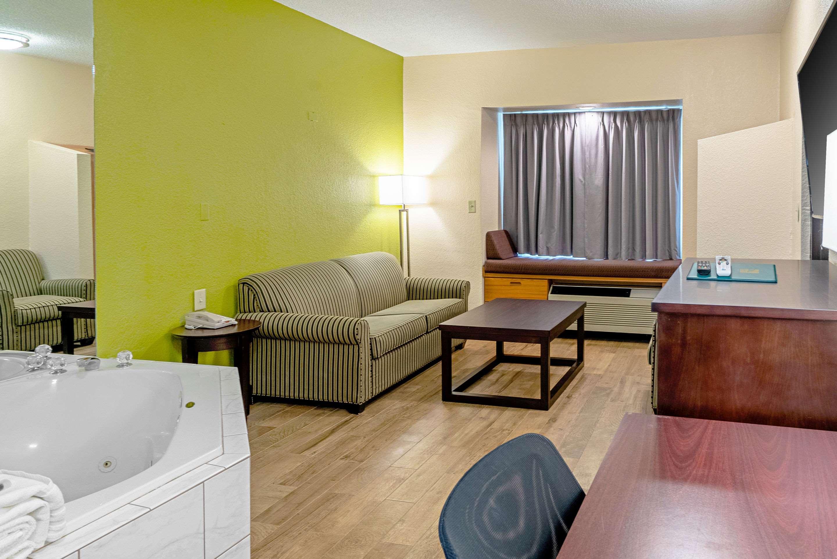 Quality Inn & Suites Robbinsville Exteriör bild