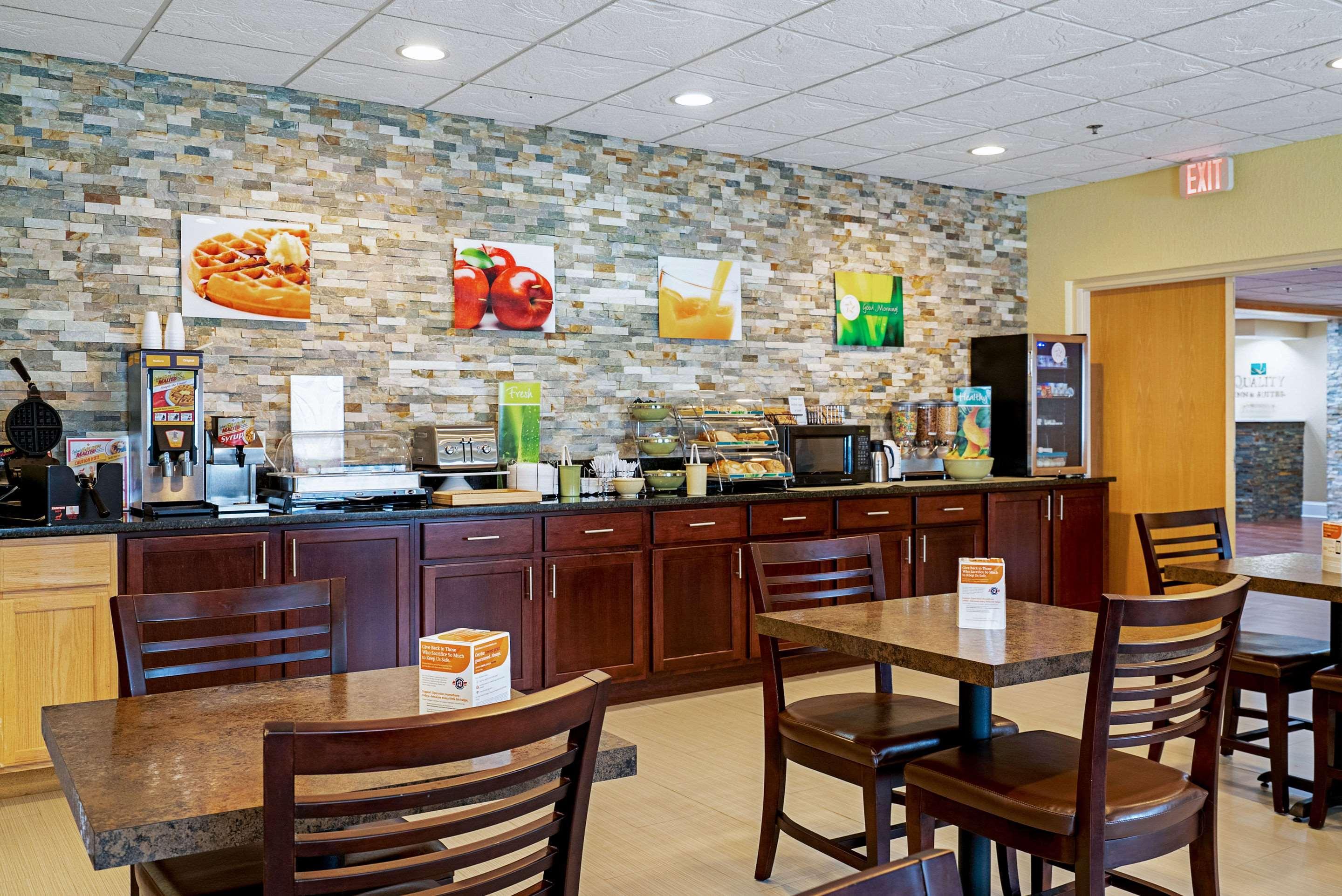 Quality Inn & Suites Robbinsville Exteriör bild