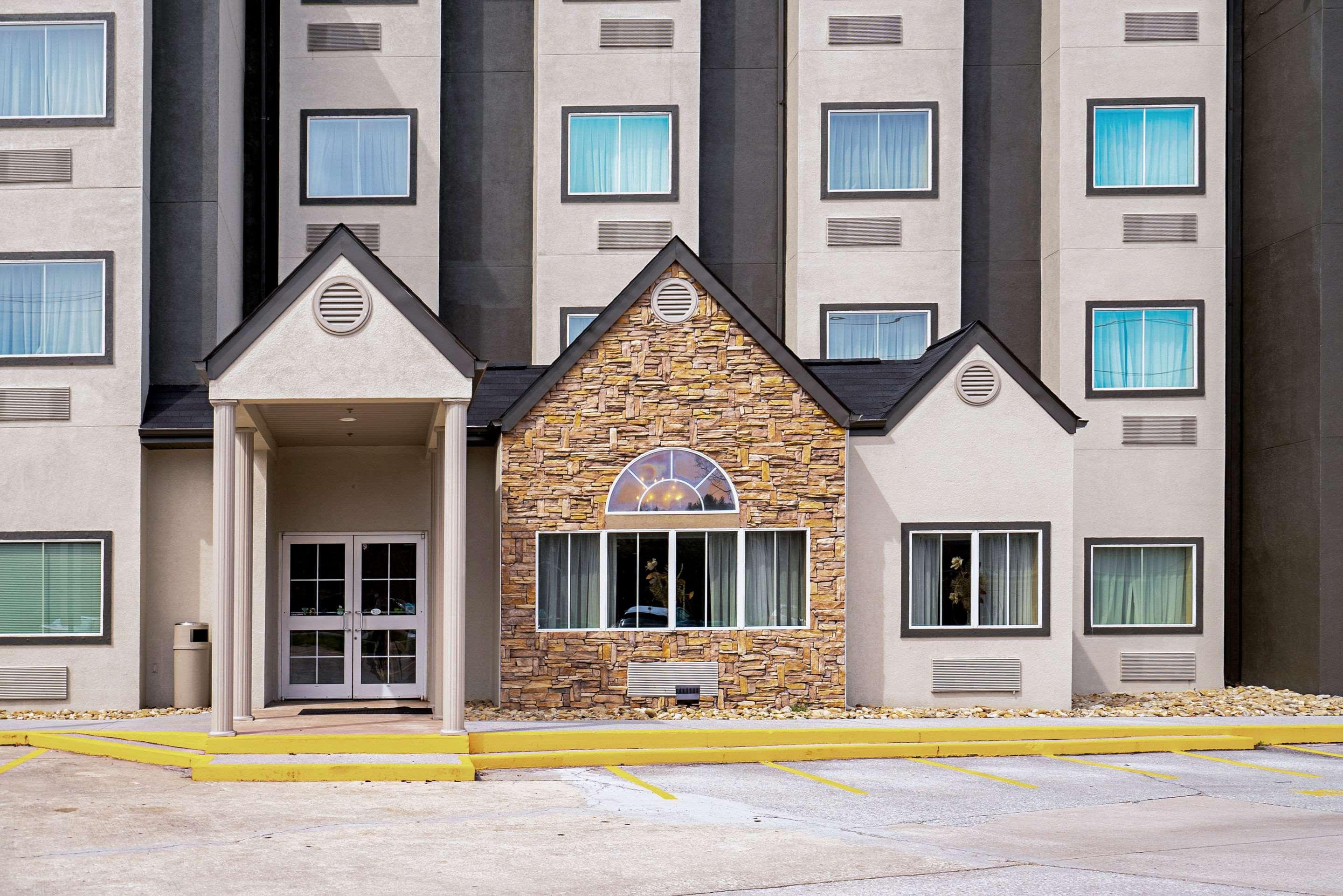 Quality Inn & Suites Robbinsville Exteriör bild