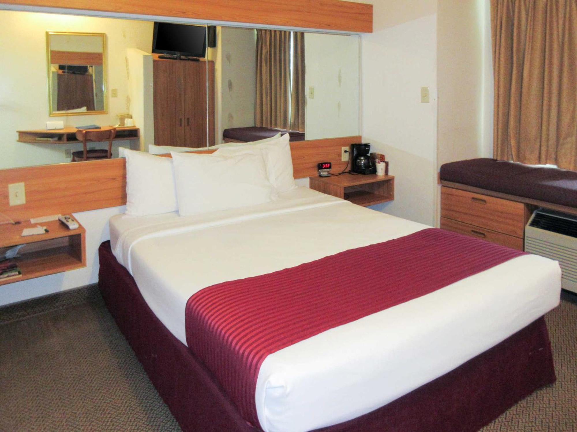 Quality Inn & Suites Robbinsville Exteriör bild