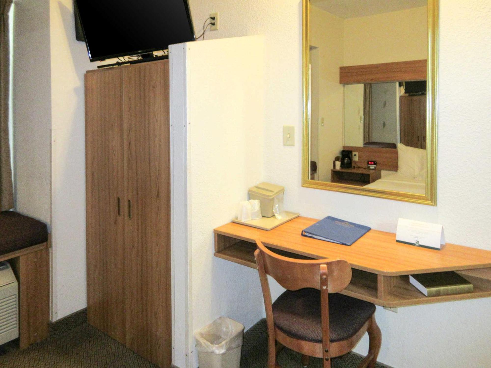 Quality Inn & Suites Robbinsville Exteriör bild