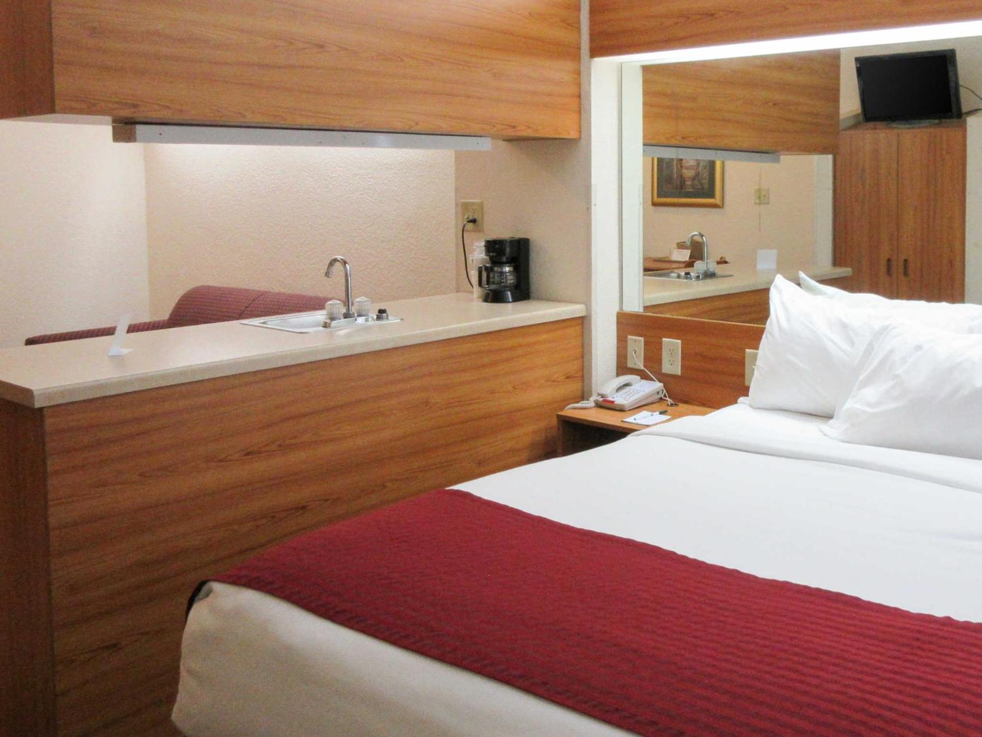 Quality Inn & Suites Robbinsville Exteriör bild