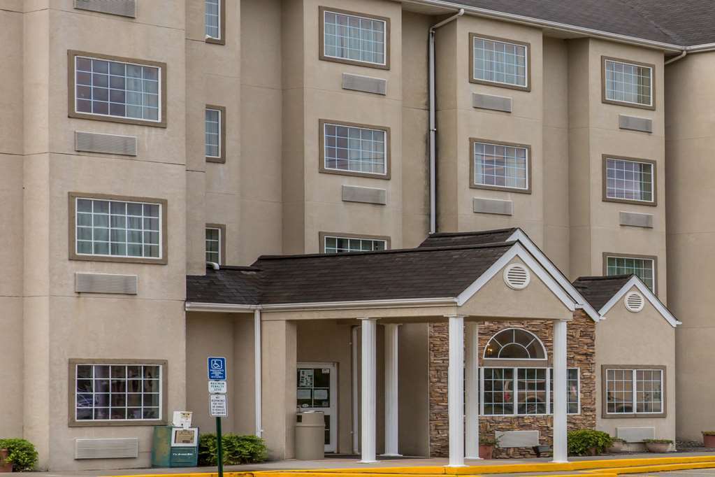 Quality Inn & Suites Robbinsville Exteriör bild